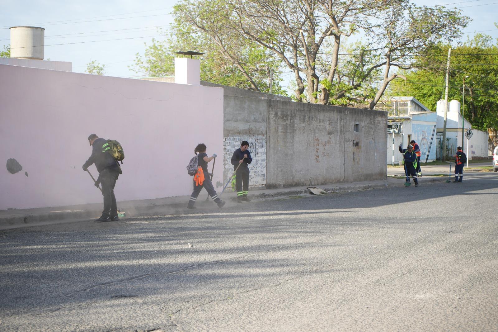 REALIZARON UNA NUEVA JORNADA INTEGRAL DE LIMPIEZA EN BARRIO ROCA