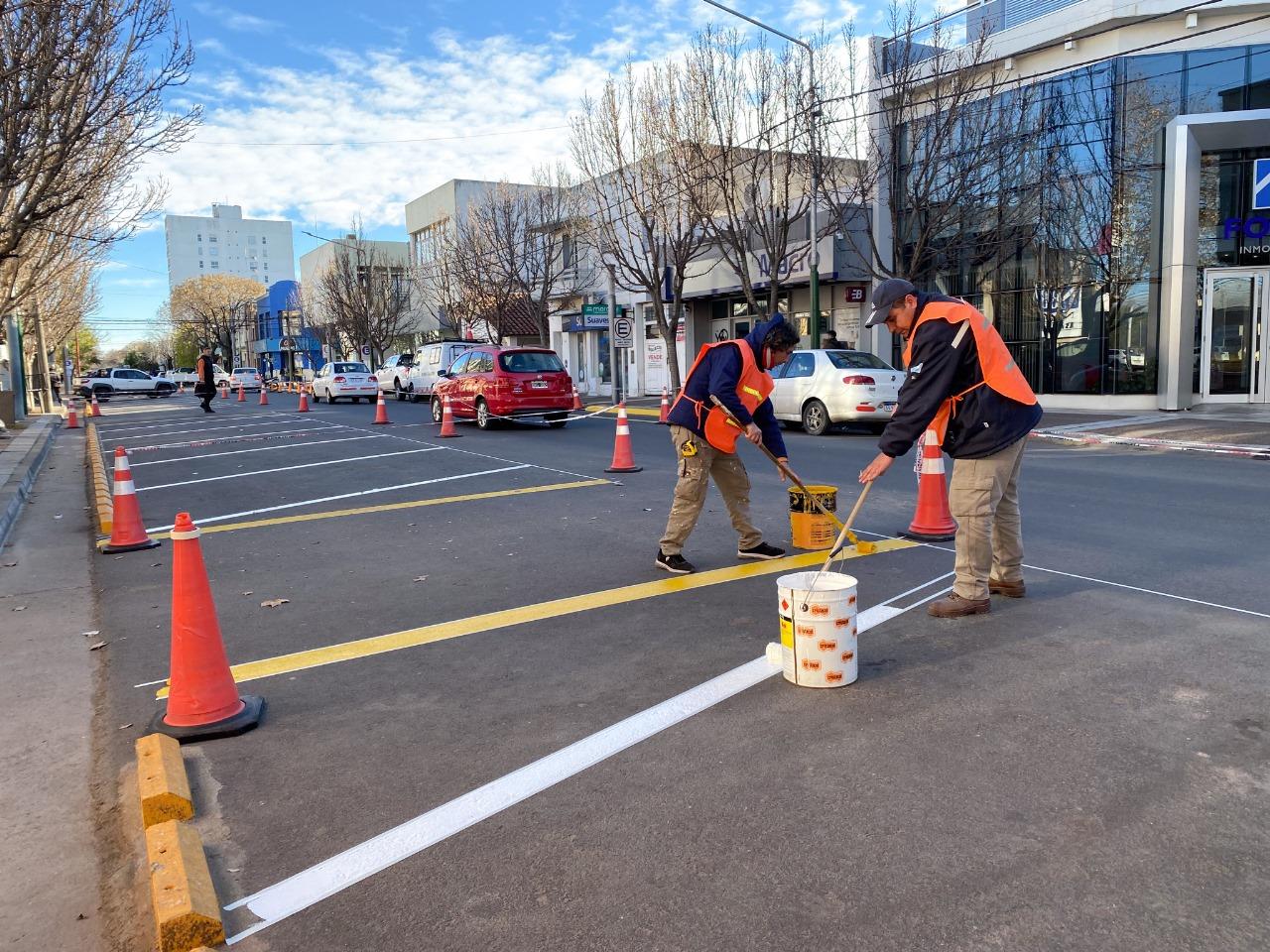 MEJORAS EN LA CIUDAD: EL MUNICIPIO CONTINÚA CON TRABAJOS DE PINTURA VIAL EN LA ZONA CÉNTRICA