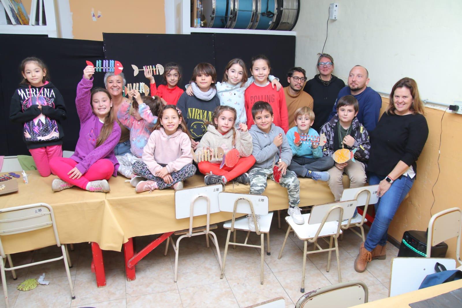 FERNANDA ALONSO RECORRIÓ LOS TALLERES DE LA MUNI Y DIALOGÓ CON DOCENTES