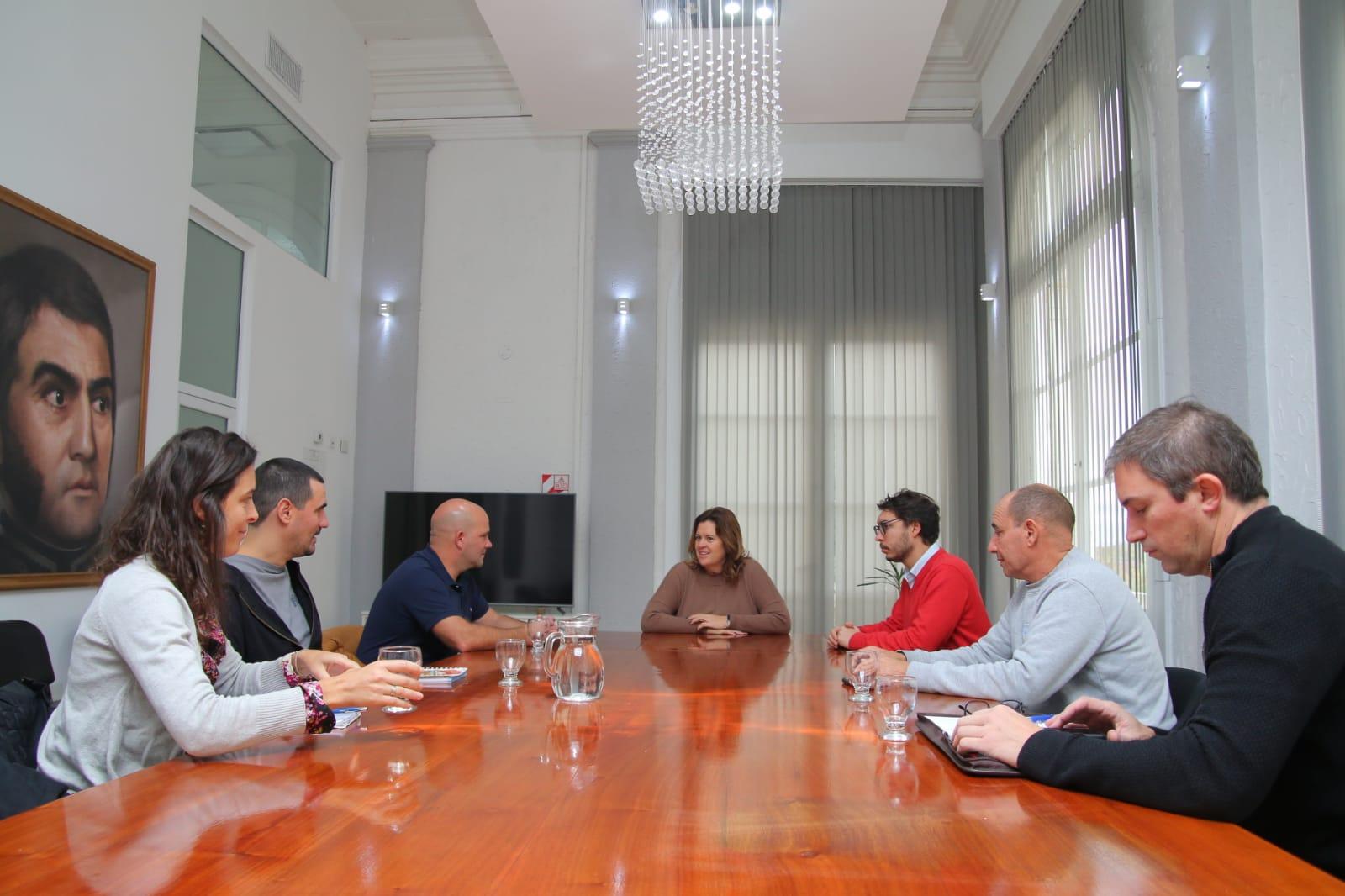 FERNANDA ALONSO RECIBIÓ AL INTENDENTE DE VILLA MIRASOL