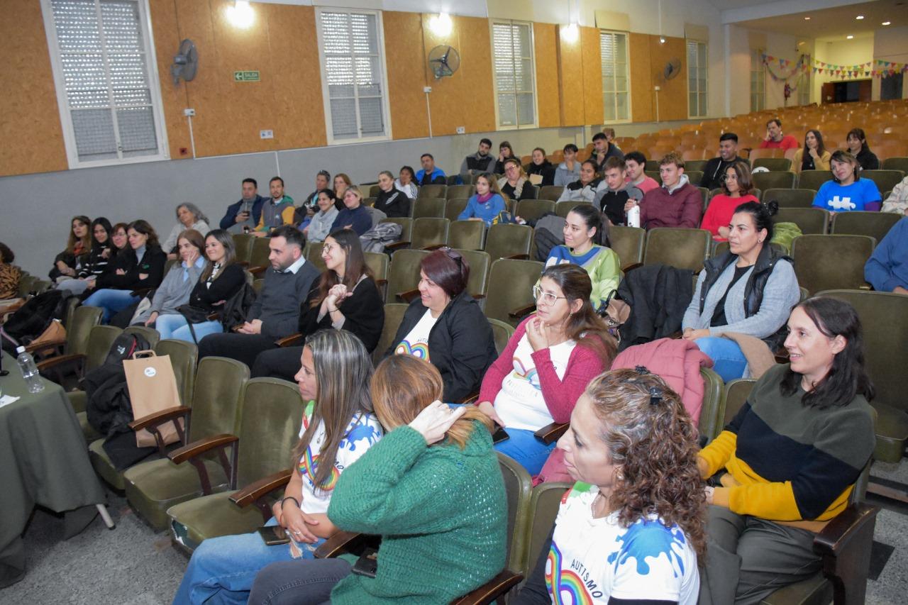MÁS INCLUSIÓN: REALIZARON UN TALLER DE DEPORTE Y AUTISMO PARA DOCENTES