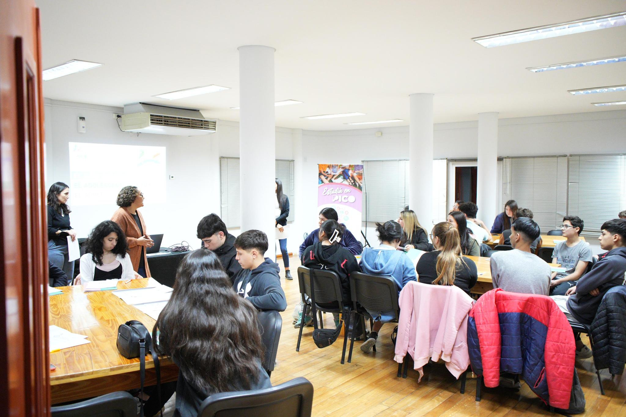 CONTINÚAN LOS TALLERES DE ORIENTACIÓN VOCACIONAL MUNICIPAL: YA PARTICIPARON MÁS DE 50 JÓVENES