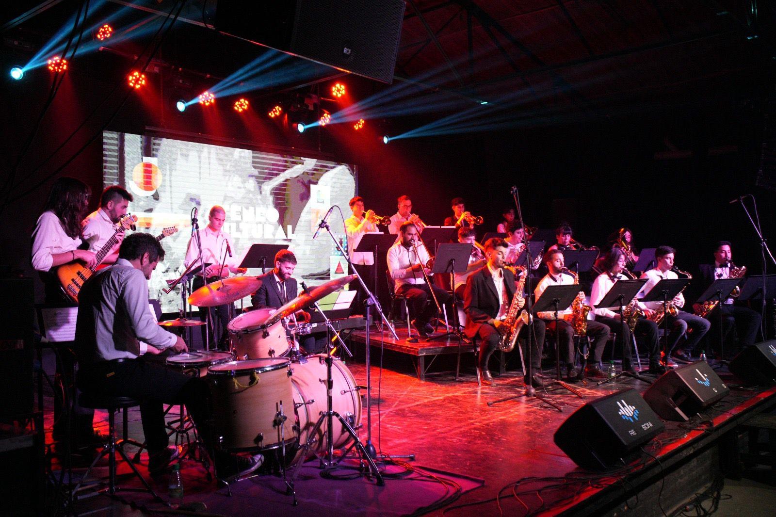 A SALA LLENA ESTE SÁBADO COMENZÓ EL CICLO ATENEO CULTURAL