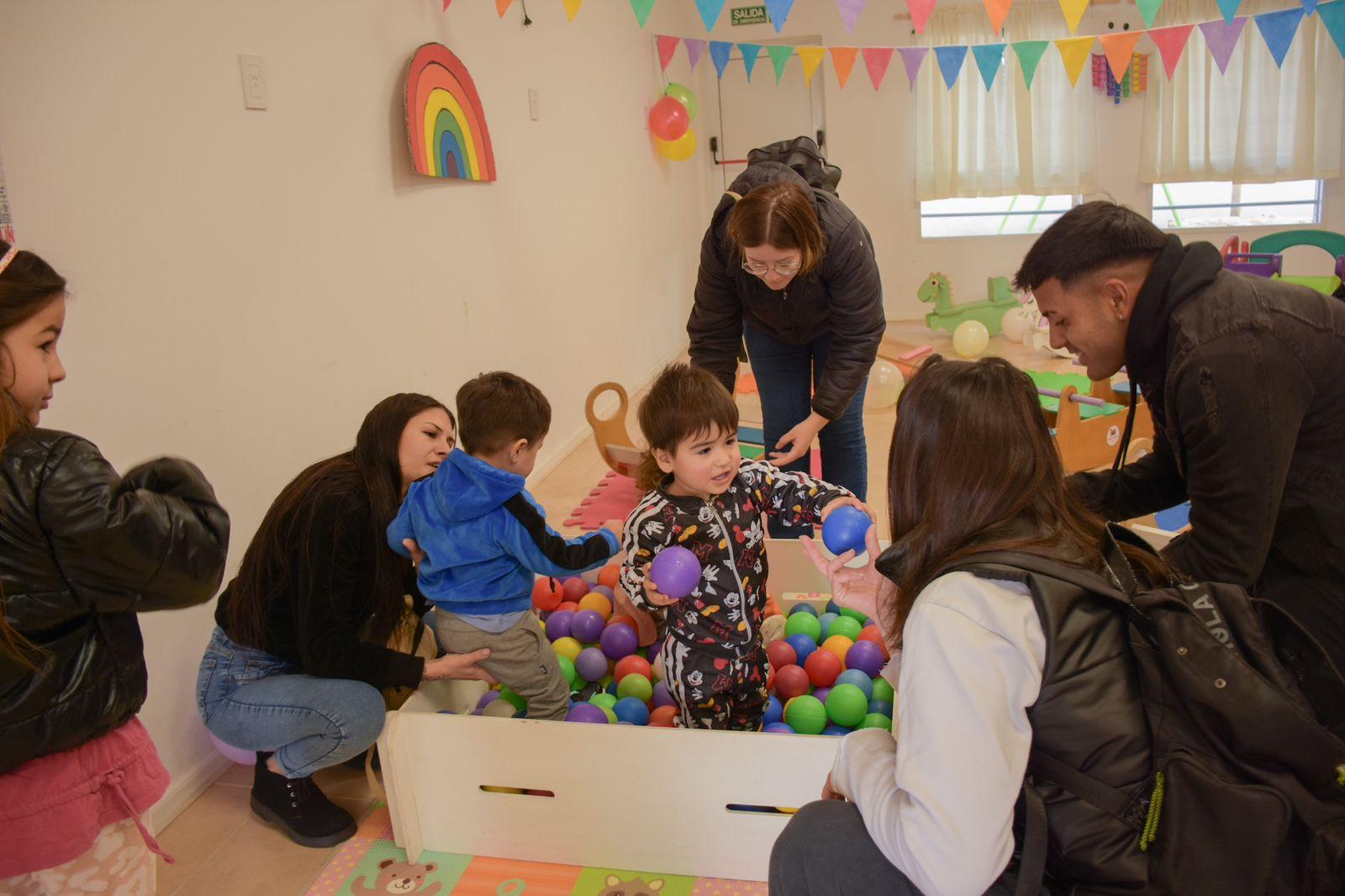 MÁS DE UN CENTENAR DE NIÑAS Y NIÑOS FESTEJARON EL MES DE LAS INFANCIAS EN LOS CDI REBECA Y ARCO IRIS