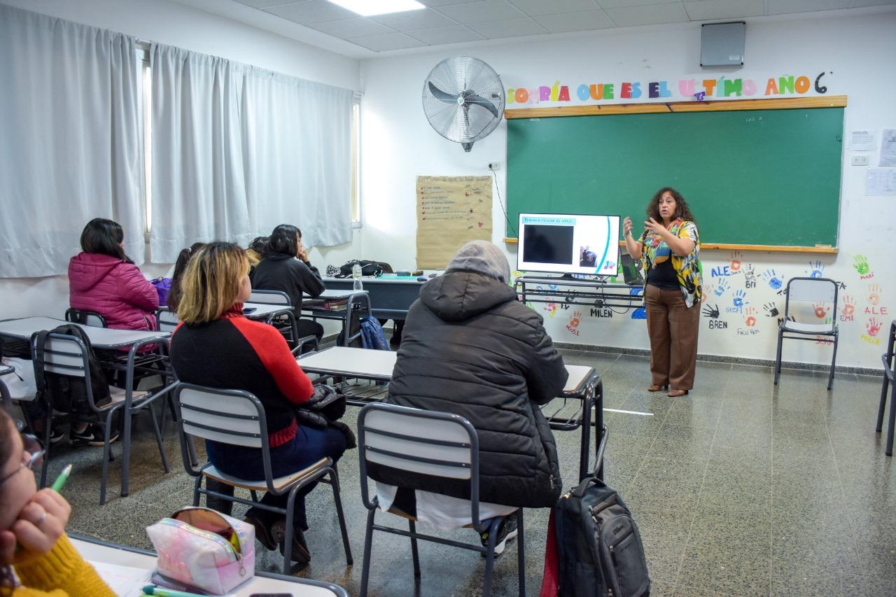 BRINDARON UNA CHARLA SOBRE ECONOMÍA CIRCULAR EN EL COLEGIO LOS RANQUELES