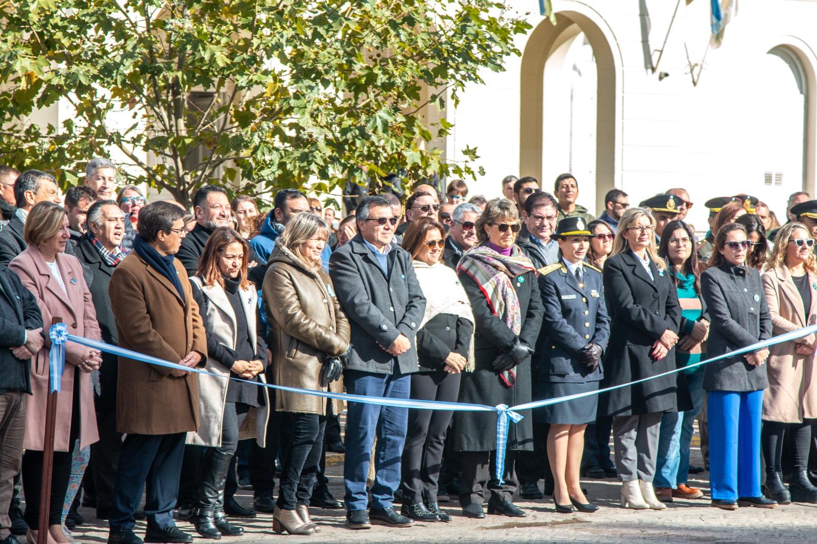 REALIZARON EL TRADICIONAL ACTO Y DESFILE A 214° DE  LA REVOLUCIÓN DE MAYO