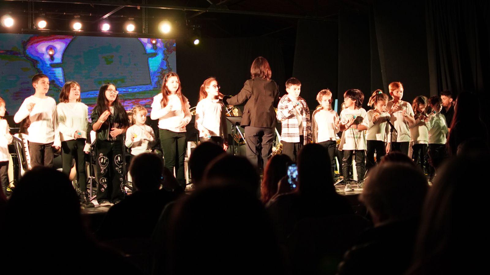 UN AUDITORIO REPLETO CELEBRÓ LOS 10 AÑOS DEL ENSAMBLE DE VIENTOS, CUERDAS Y PERCUSIÓN