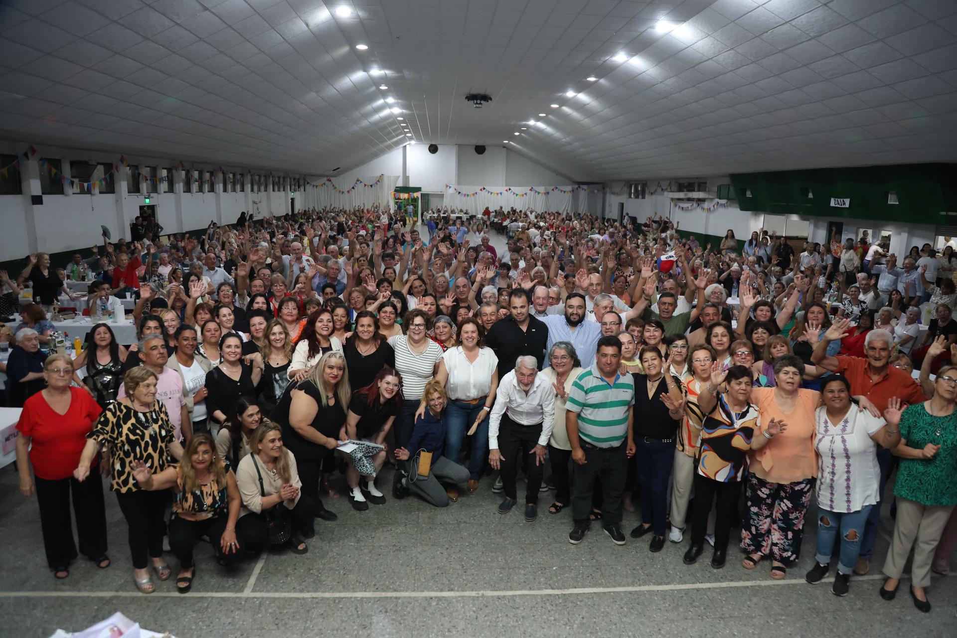 MÁS DE 900 PERSONAS DISFRUTARON DEL ENCUENTRO REGIONAL DE CUMELÉN EN FERRO CARRIL OESTE