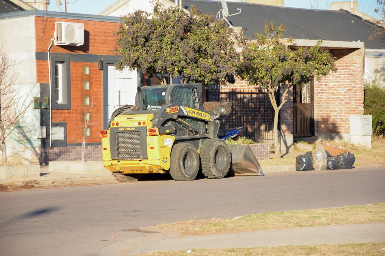 EL MUNICIPIO DESPLEGÓ LA 22° JORNADA INTEGRAL DE LIMPIEZA EN BARRIO BICENTENARIO