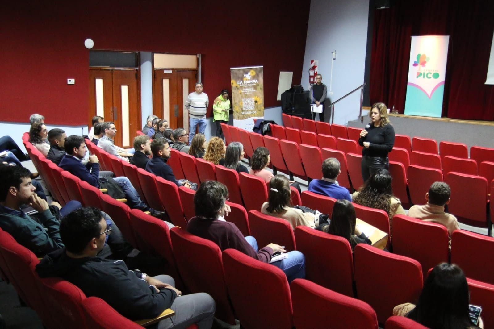 JORNADA SOBRE GESTIÓN AMBIENTAL JUNTO A EMPRESAS LOCALES